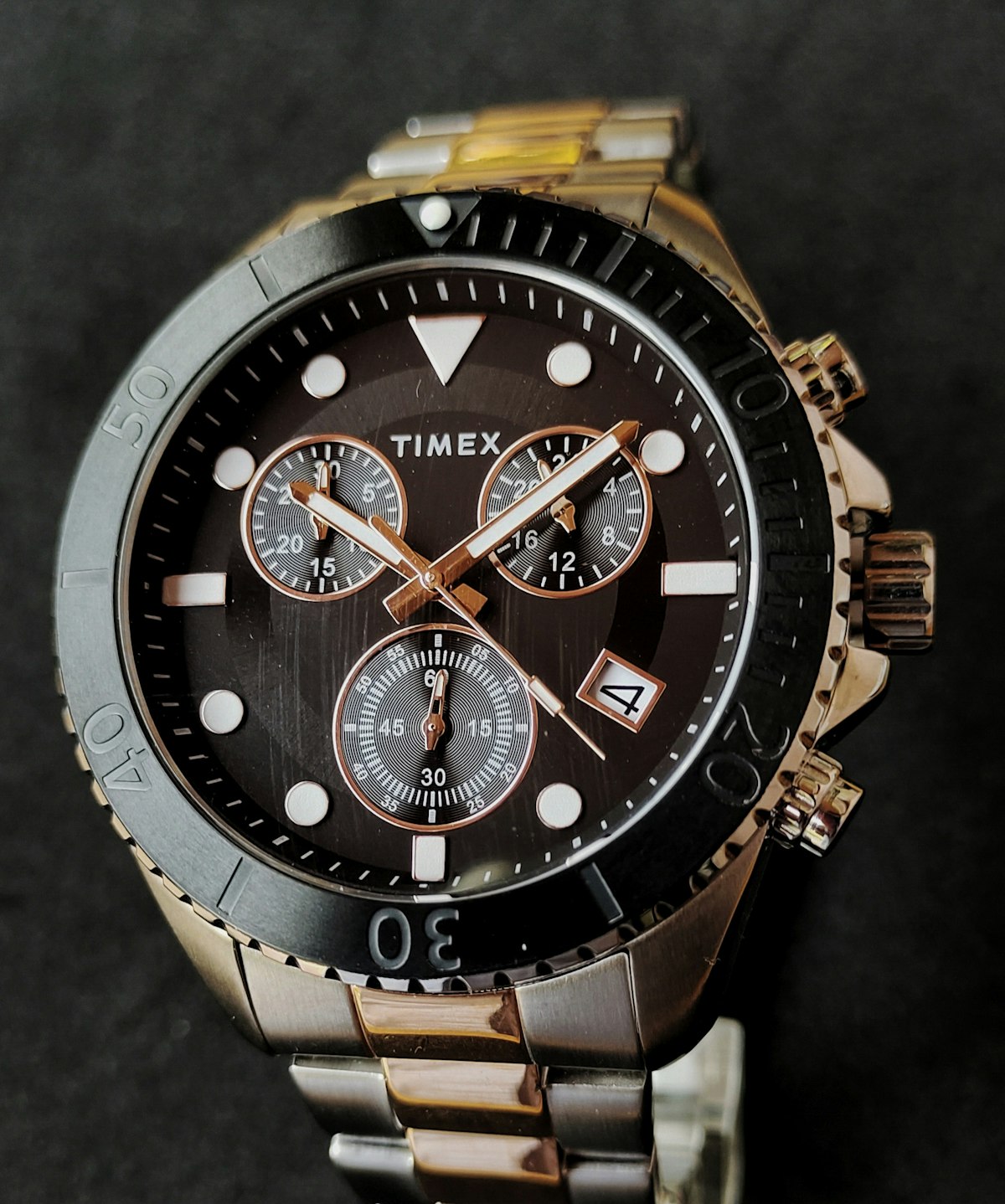 Chronograph watch with subdials